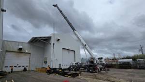 Levage du convoyeur de la cellule à la grue.