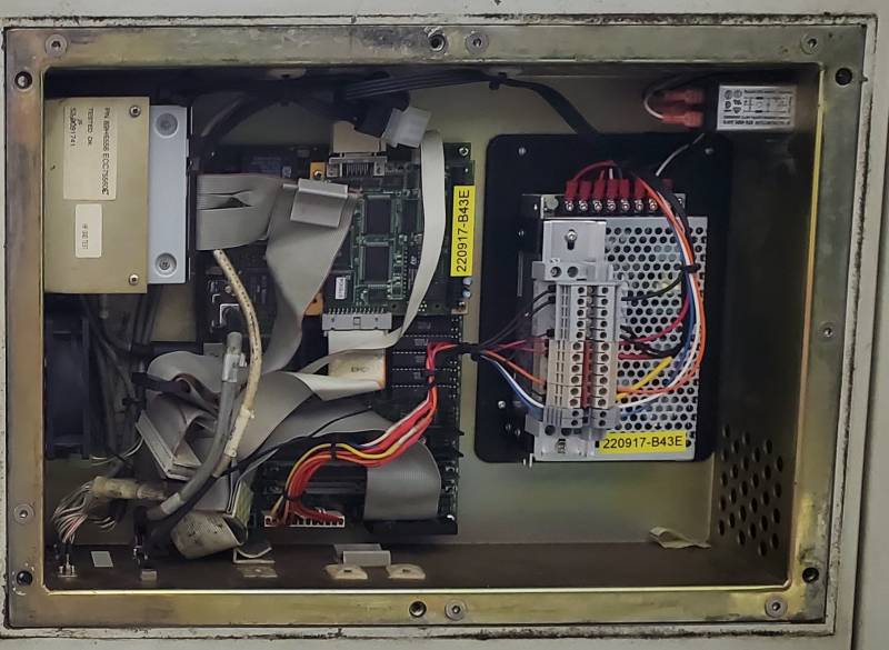 Ordinateur de commande d'une électroérosion à fil : nouvelle alimentation sur rail DIN.